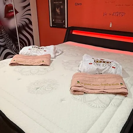 De Gamme - 45m2 Refait A Neuf En Juin 2024 Avec Tres Grande Piscine Chauffee *