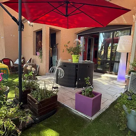 De Gamme - 45m2 Refait A Neuf En Juin 2024 Avec Tres Grande Piscine Chauffee *