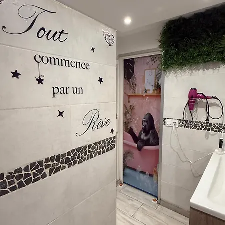 De Gamme - 45m2 Refait A Neuf En Juin 2024 Avec Tres Grande Piscine Chauffee آجد