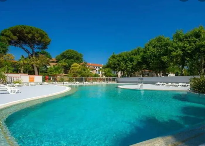 De Gamme - 45m2 Refait A Neuf En Juin 2024 Avec Tres Grande Piscine Chauffee *