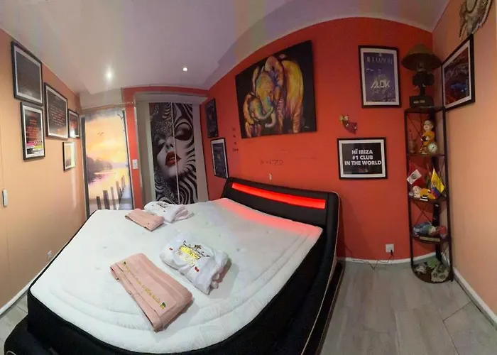 De Gamme - 45m2 Refait A Neuf En Juin 2024 Avec Tres Grande Piscine Chauffee *