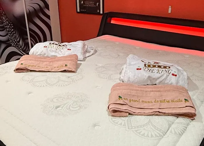 De Gamme - 45m2 Refait A Neuf En Juin 2024 Avec Tres Grande Piscine Chauffee *